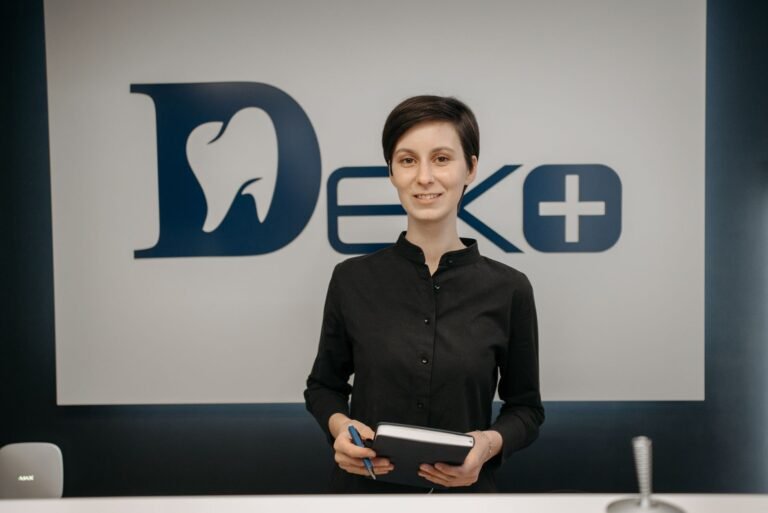 Dental office welcome sign in English and Spanish